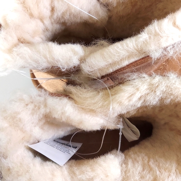 Kirkland Signature Chestnut Suede Short Shearling Boots - Picture 8 of 15